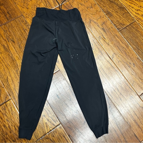 Vuori Black Track Pants with Tapered Leg and Elastic Waistband - Picture 4 of 7